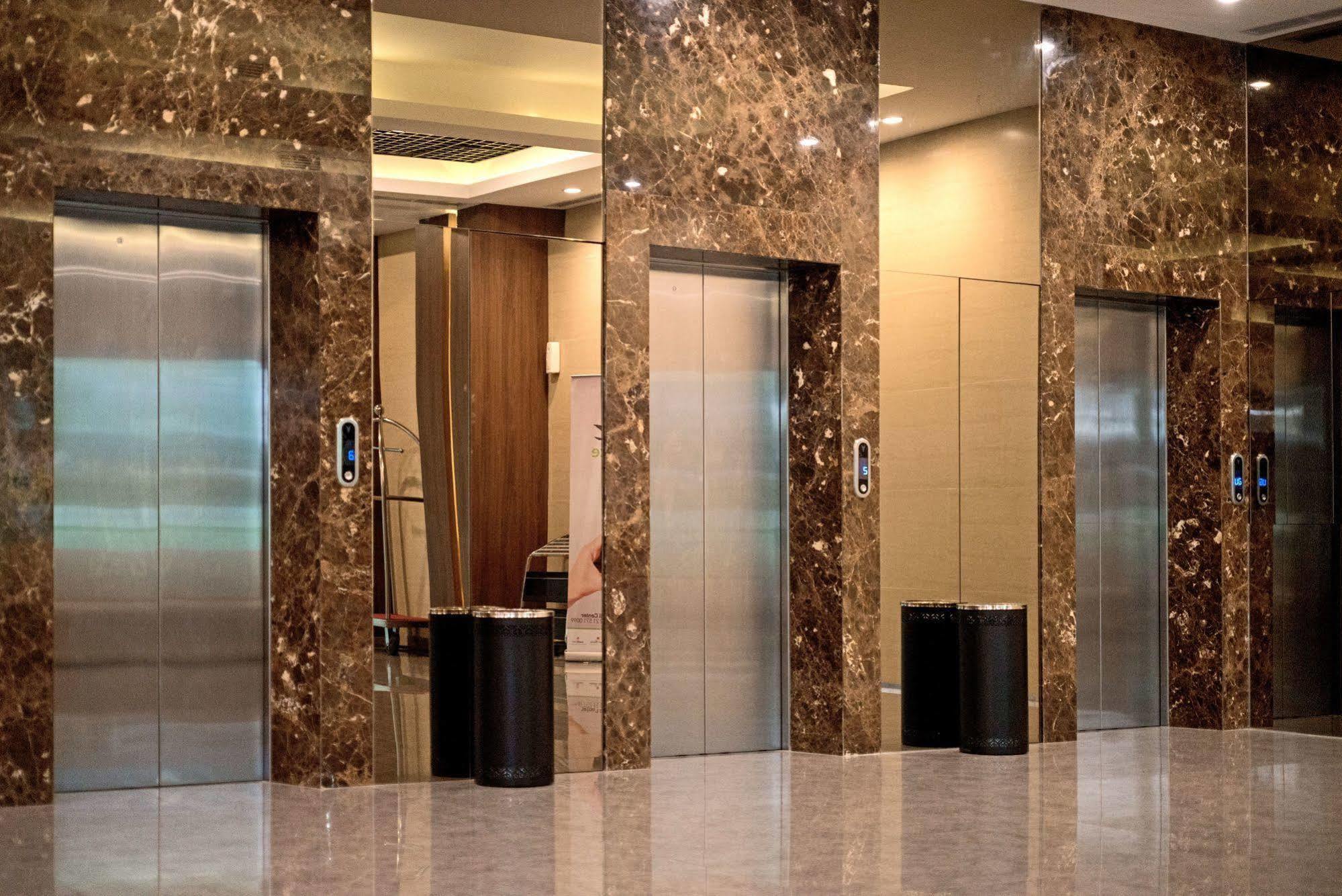 Grand Whiz Poins Simatupang Yakarta Exterior foto