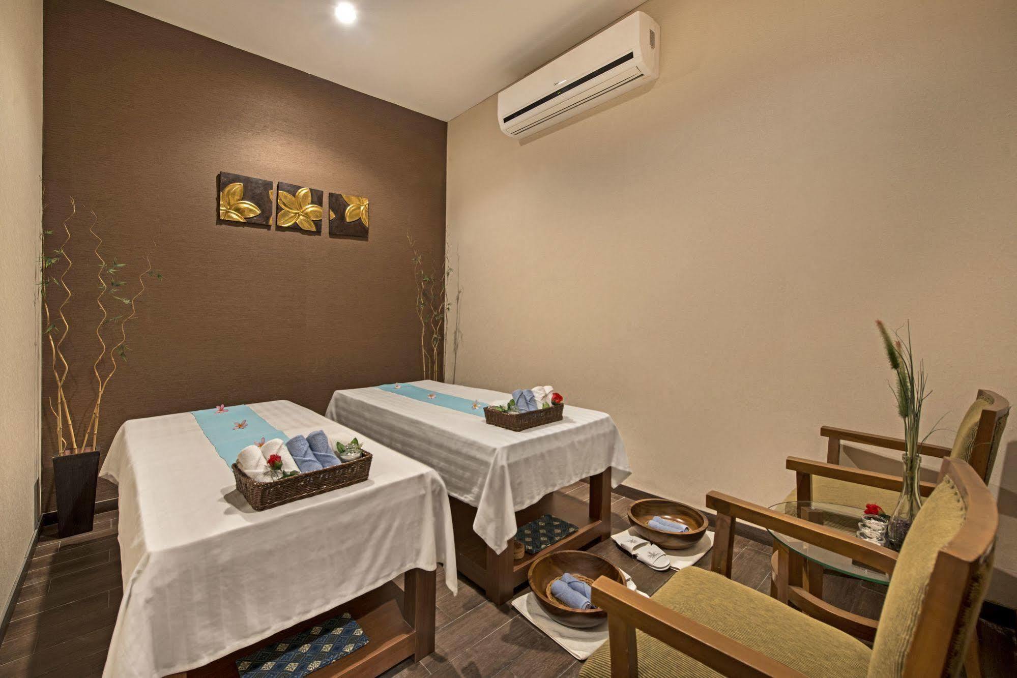 Grand Whiz Poins Simatupang Yakarta Exterior foto