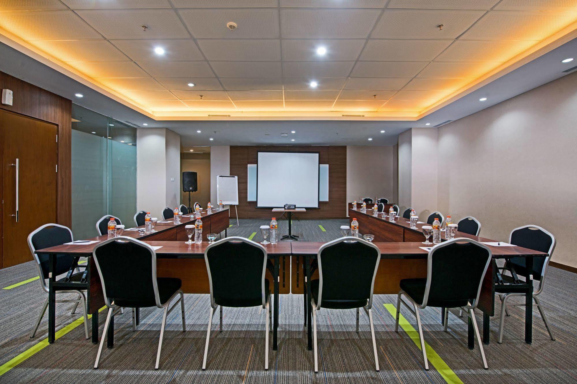 Grand Whiz Poins Simatupang Yakarta Exterior foto